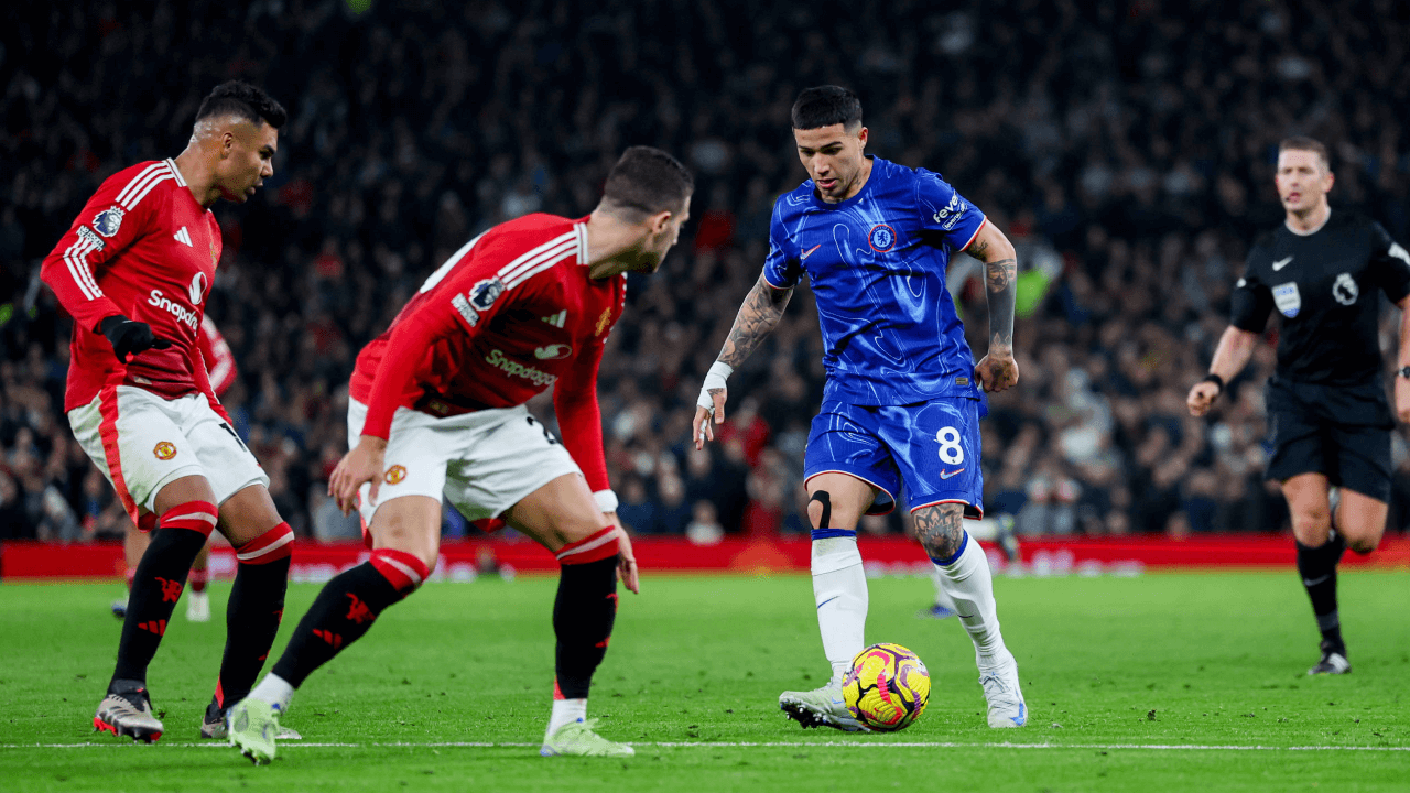 Preview: European finalists Chelsea and Man United clash on Friday night